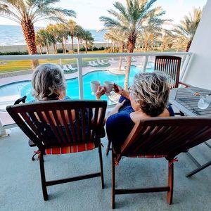 Meet your Posher, Joni